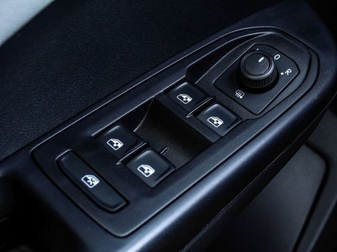 Used 2023 Volkswagen Taos SE w/ Panoramic Sunroof Package image 10