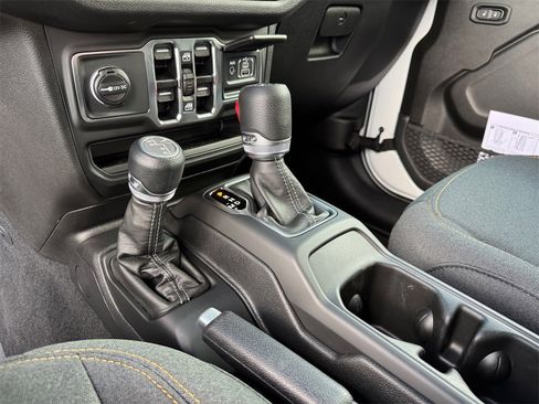 New 2025 Jeep Gladiator Sport image 23