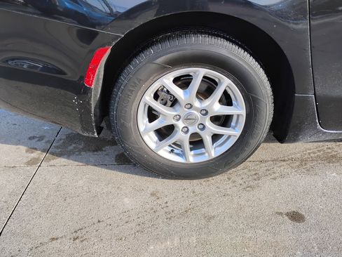 Used 2022 Chrysler Pacifica Touring-L image 25