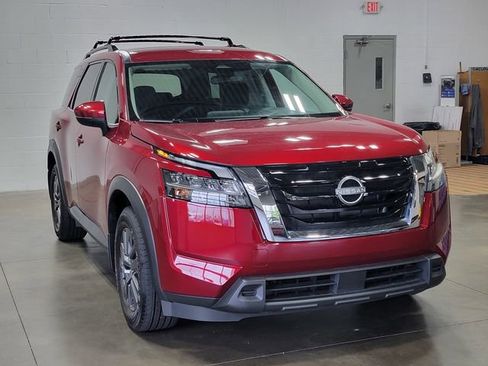 Used 2022 Nissan Pathfinder SV w/ Cargo Package AWD/4WD image 4