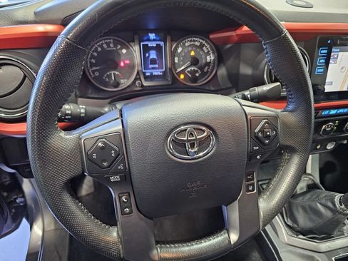 Used 2019 Toyota Tacoma TRD Off-Road w/ TRD Premium Off Road Package AWD/4WD image 16