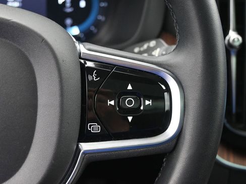 Used 2023 Volvo XC60 B5 Plus image 10