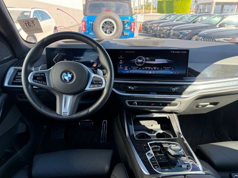 Used 2025 BMW X7 xDrive40i w/ Executive Package image 7