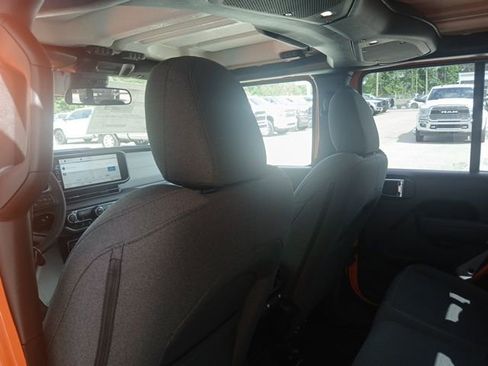 New 2025 Jeep Gladiator Sport image 18