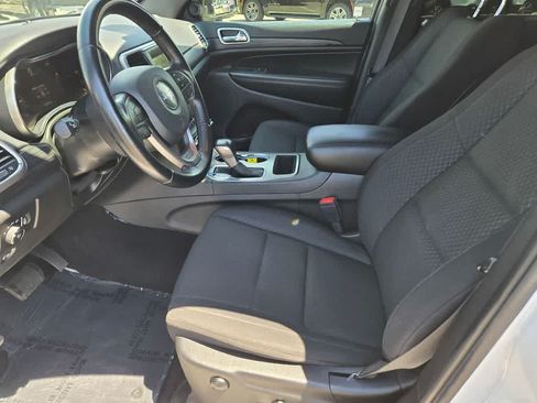 Used 2021 Jeep Grand Cherokee Laredo AWD/4WD image 17