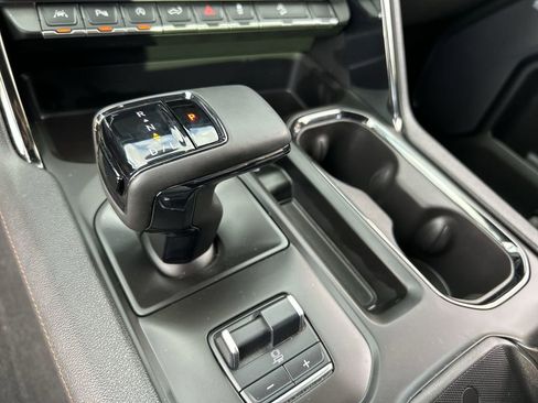 Used 2025 GMC Sierra 1500 AT4 w/ Technology Package AWD/4WD image 16