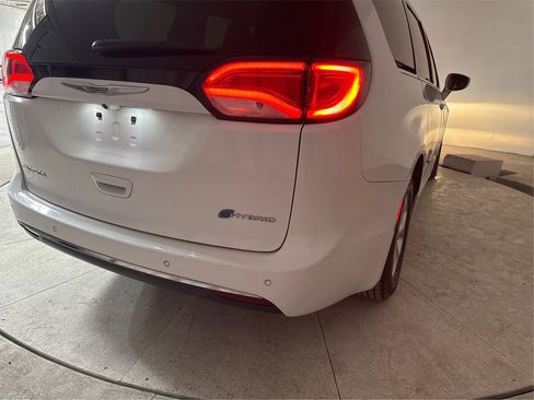 Used 2018 Chrysler Pacifica Touring Plus image 29
