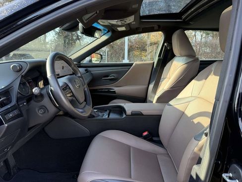 Used 2024 Lexus ES 300h w/ Premium Package image 12