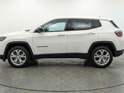 Used 2025 Jeep Compass Latitude AWD/4WD image 5