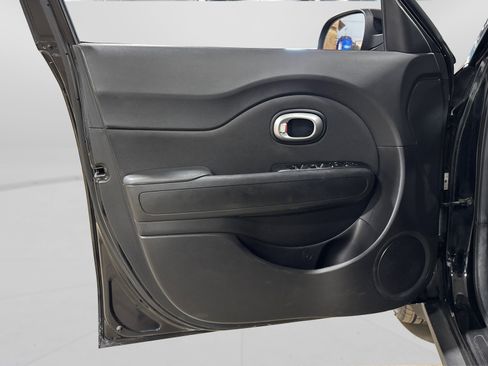 Used 2018 Kia Soul Base image 14