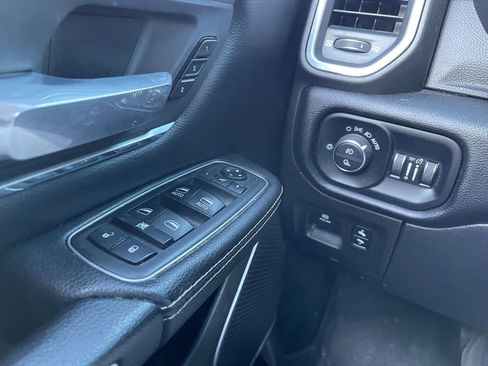 Used 2019 RAM 1500 Laramie AWD/4WD image 9