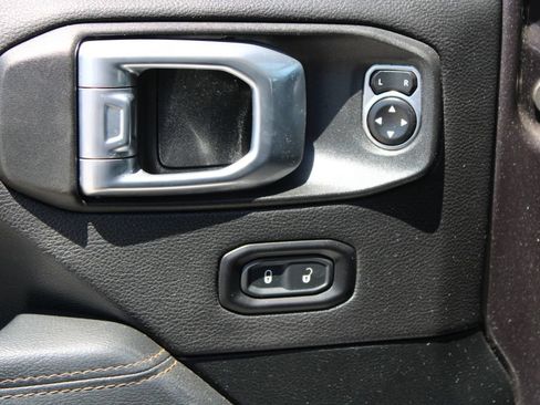 Used 2021 Jeep Wrangler Unlimited Sahara AWD/4WD image 29