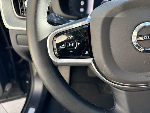 Used 2025 Volvo XC60 B5 Plus image 19