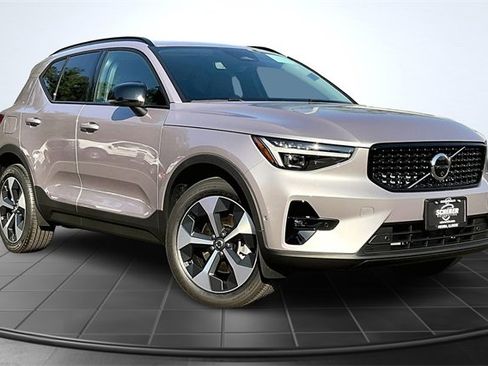 New 2026 Volvo XC40 B5 Plus w/ Climate Package image 3