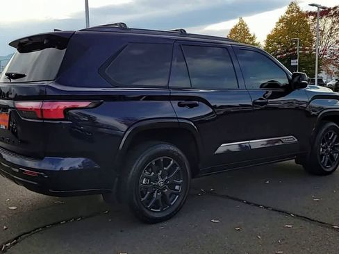 Used 2025 Toyota Sequoia Platinum image 8