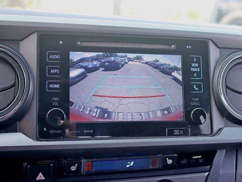 Used 2016 Toyota Tacoma TRD Sport AWD/4WD image 22