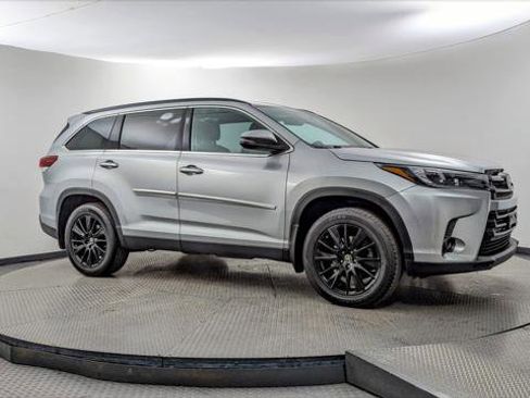 Used 2019 Toyota Highlander SE image 11