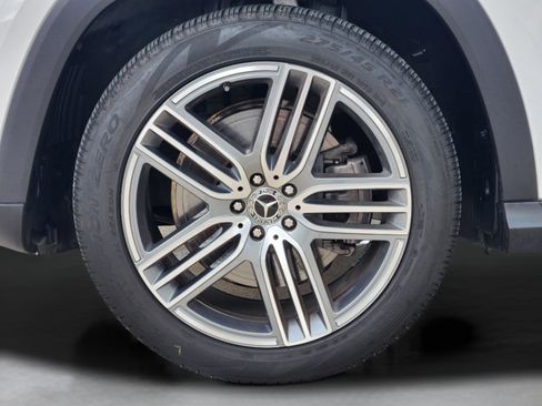 Certified 2025 Mercedes-Benz GLS 450 4MATIC image 32