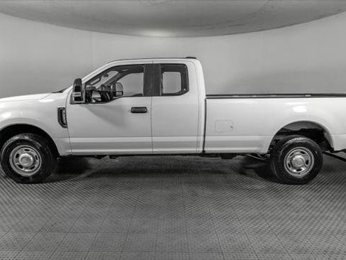 Used 2020 Ford F250 XL w/ Power Equipment Group RWD image 3