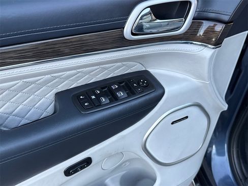Used 2020 Jeep Grand Cherokee Summit image 29
