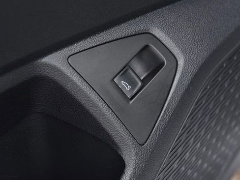 Certified 2025 Volkswagen Jetta Sport FWD image 9
