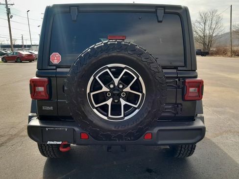 Used 2024 Jeep Wrangler Unlimited Rubicon AWD/4WD image 6