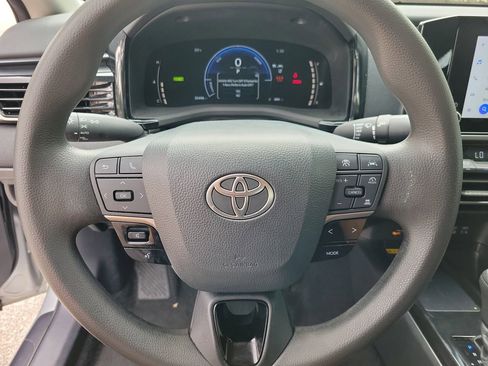 Used 2025 Toyota Camry LE FWD image 18