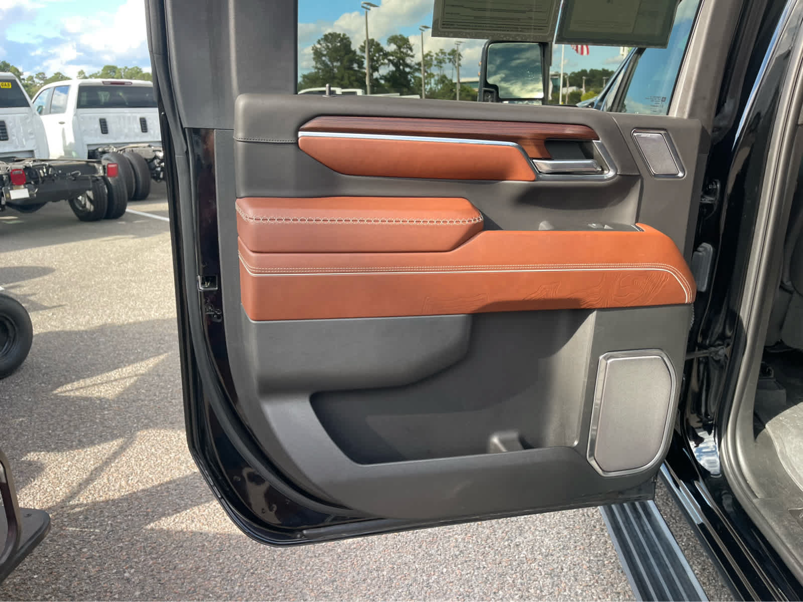 Used 2024 GMC Sierra 2500 Denali Ultimate AWD/4WD image 19