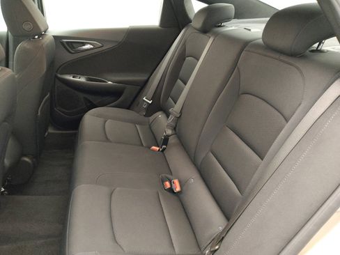 Used 2025 Chevrolet Malibu LS FWD image 18