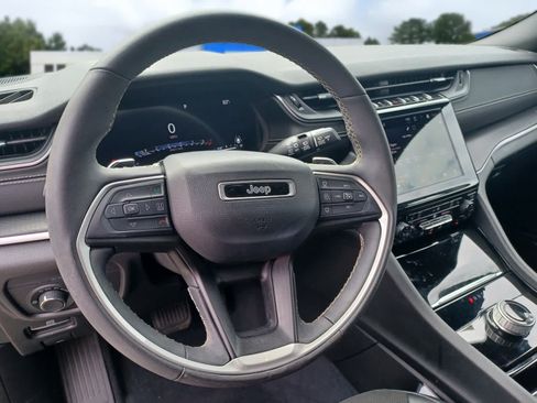 Used 2023 Jeep Grand Cherokee Altitude AWD/4WD image 9