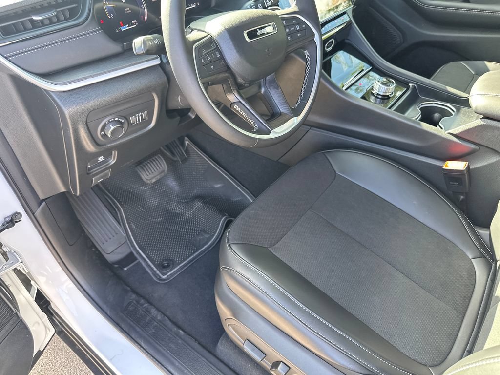New 2026 Jeep Grand Cherokee Altitude RWD image 25