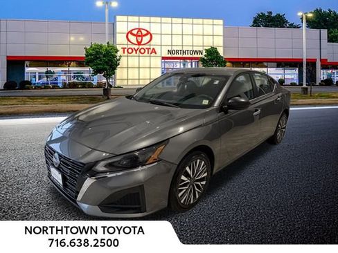 Used 2024 Nissan Altima 2.5 SV image 1