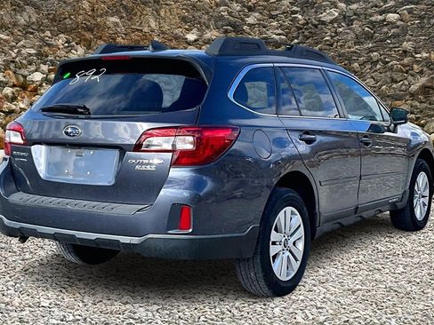 Used 2017 Subaru Outback 2.5i Premium image 2
