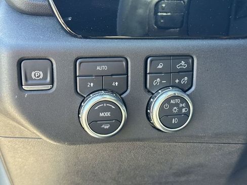Used 2025 GMC Sierra 1500 SLT AWD/4WD image 35