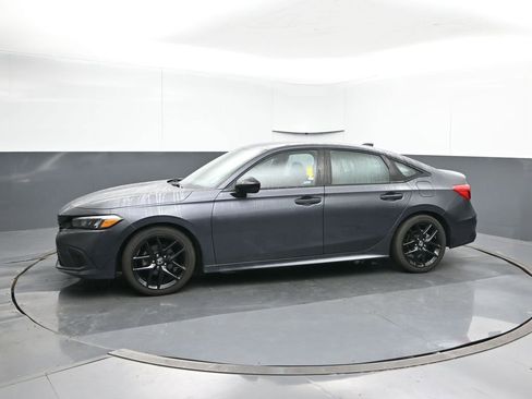 Used 2022 Honda Civic Sport image 2