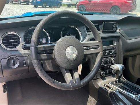 Used 2010 Ford Mustang Coupe RWD image 12