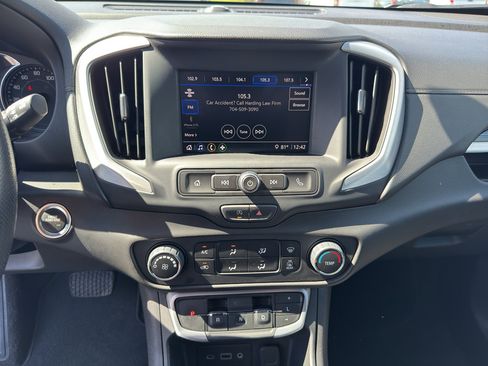 Used 2024 GMC Terrain SLE image 23