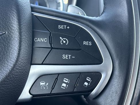 Used 2015 Chrysler 300 C Platinum w/ Light Group RWD image 24