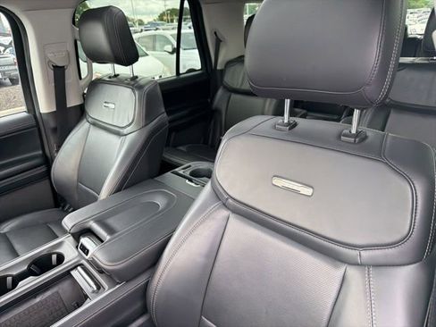 Used 2025 Ford Expedition Platinum AWD/4WD image 16