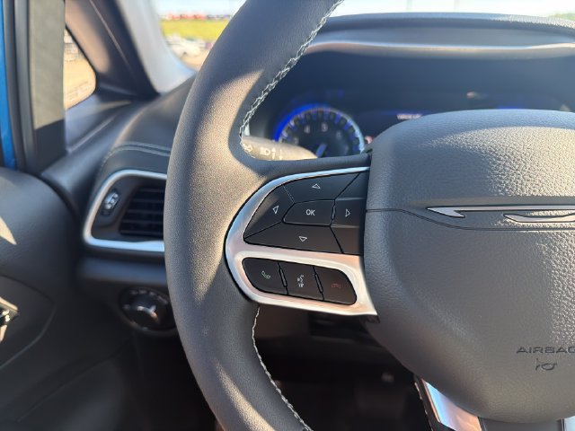 New 2027 Chrysler Pacifica Select FWD image 14