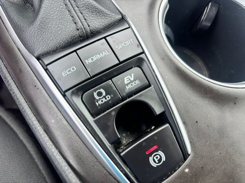 Used 2021 Toyota Camry LE FWD image 27