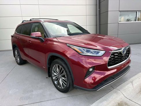 Used 2022 Toyota Highlander Platinum AWD/4WD image 3