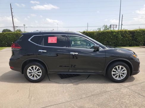 Certified 2018 Nissan Rogue SV w/ Premium Package FWD image 4