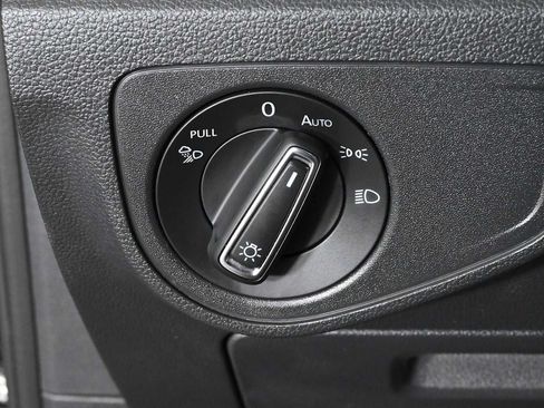 Certified 2023 Volkswagen Atlas Cross Sport SE FWD image 18