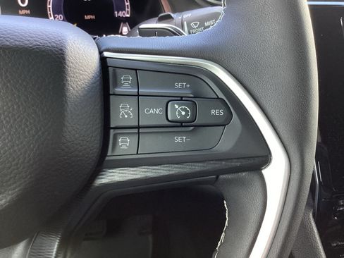 Used 2025 Jeep Grand Cherokee Altitude RWD image 20