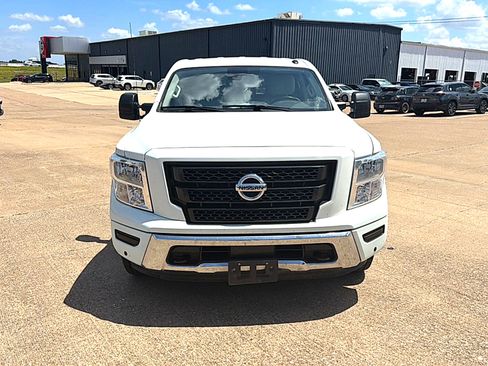 Used 2021 Nissan Titan SV w/ SV Convenience Package AWD/4WD image 3
