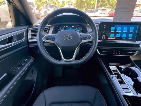 Used 2026 Volkswagen Atlas Cross Sport SE w/ Panoramic Sunroof Package FWD image 4