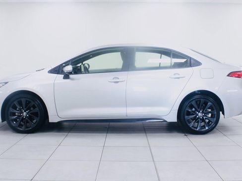 Used 2024 Toyota Corolla SE image 3