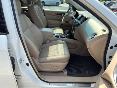 Used 2015 Nissan Pathfinder Platinum FWD image 22