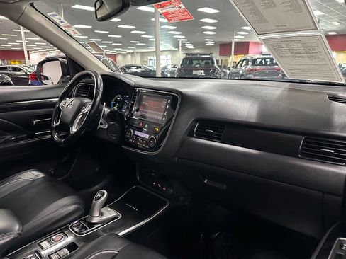 Used 2018 Mitsubishi Outlander GT AWD/4WD image 33